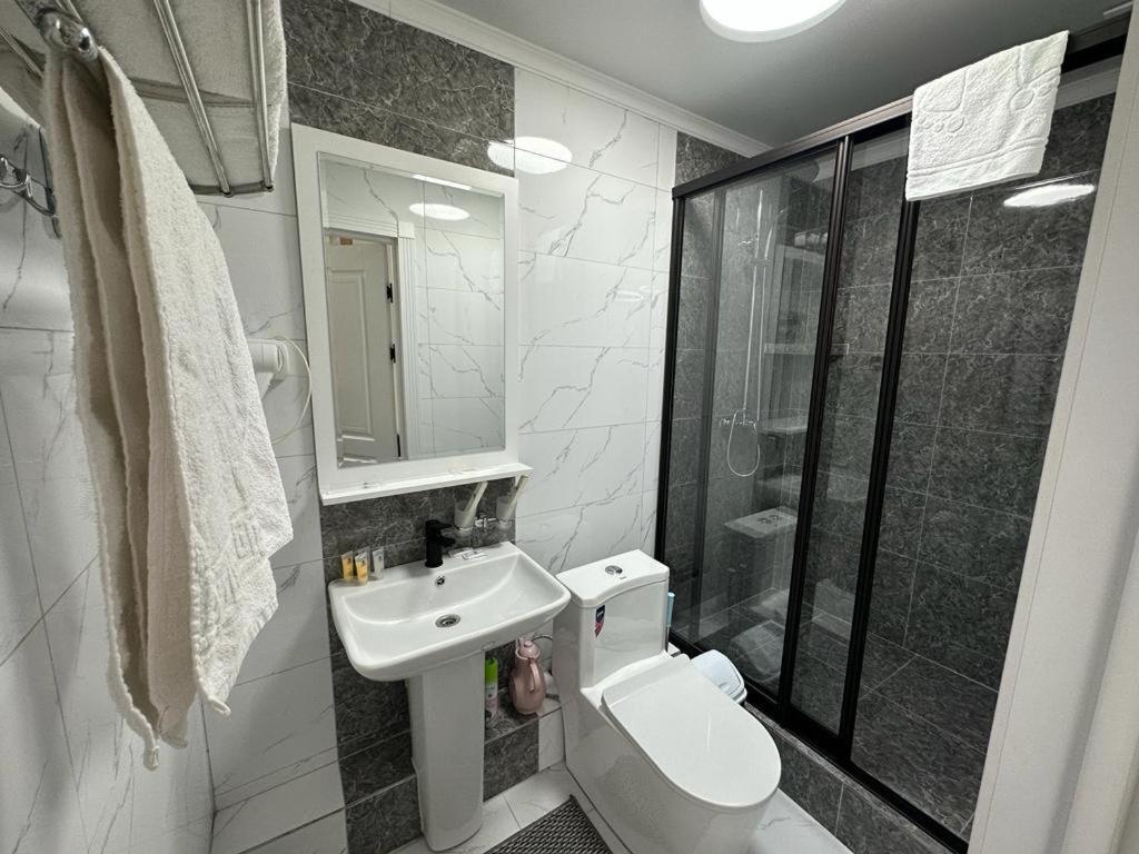 Voyazh Hotel Taraz Exterior photo