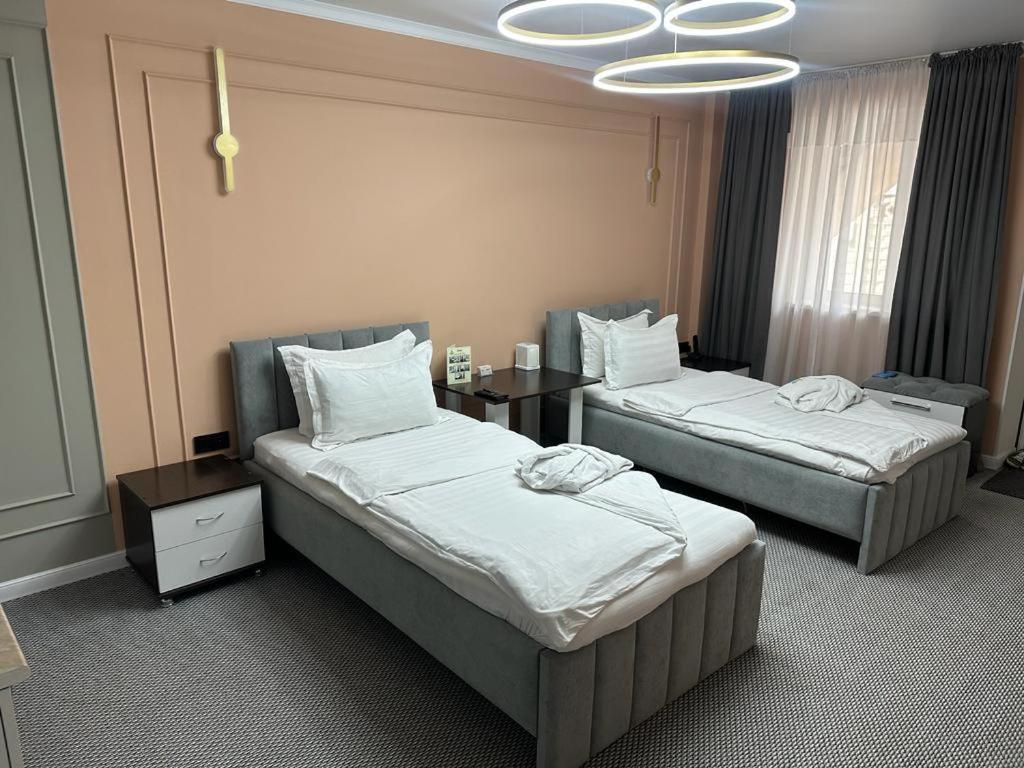 Voyazh Hotel Taraz Exterior photo
