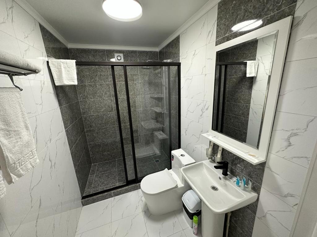 Voyazh Hotel Taraz Exterior photo